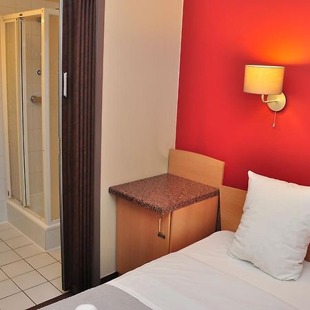 Afrit 28 Hotel Heusden-Zolder Quarto foto