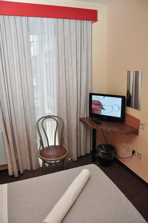 Afrit 28 Hotel Heusden-Zolder Quarto foto
