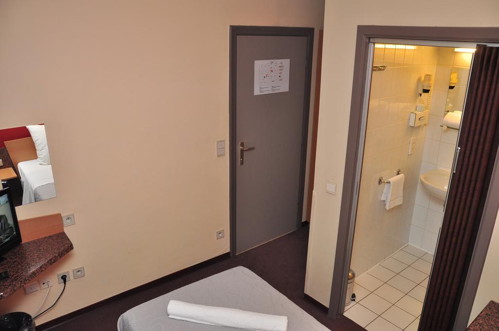 Afrit 28 Hotel Heusden-Zolder Quarto foto