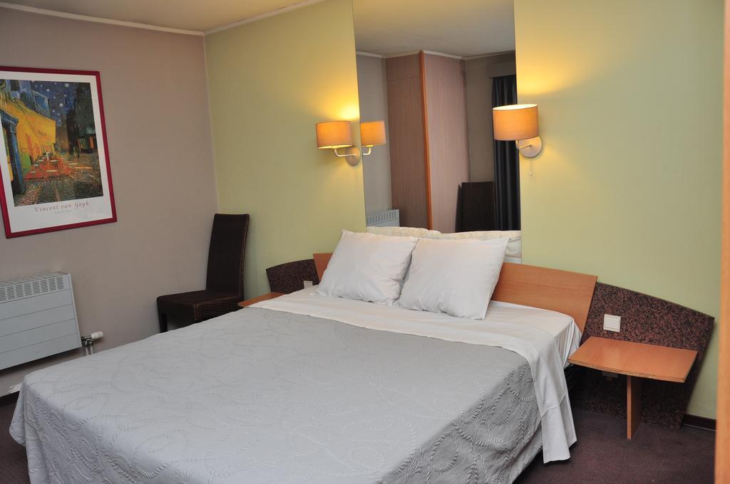 Afrit 28 Hotel Heusden-Zolder Quarto foto