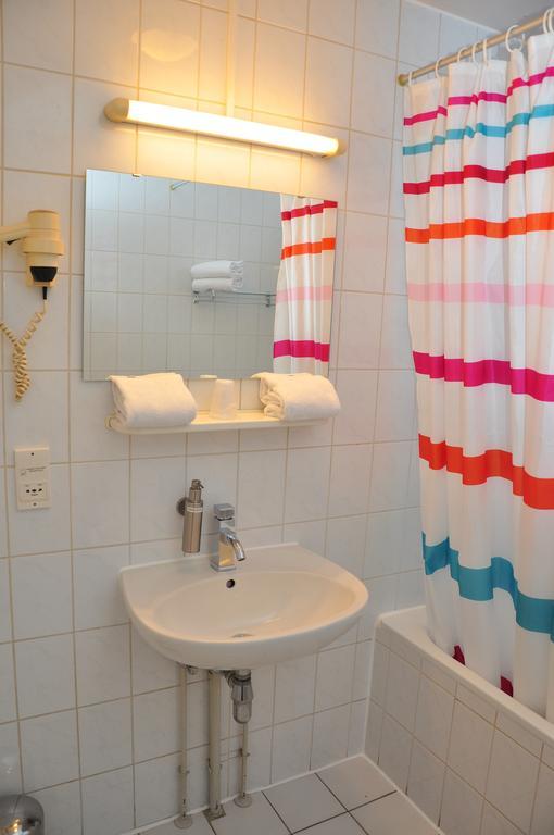 Afrit 28 Hotel Heusden-Zolder Quarto foto