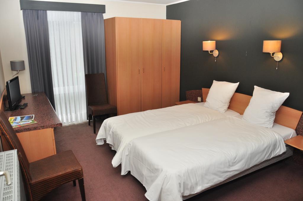 Afrit 28 Hotel Heusden-Zolder Quarto foto